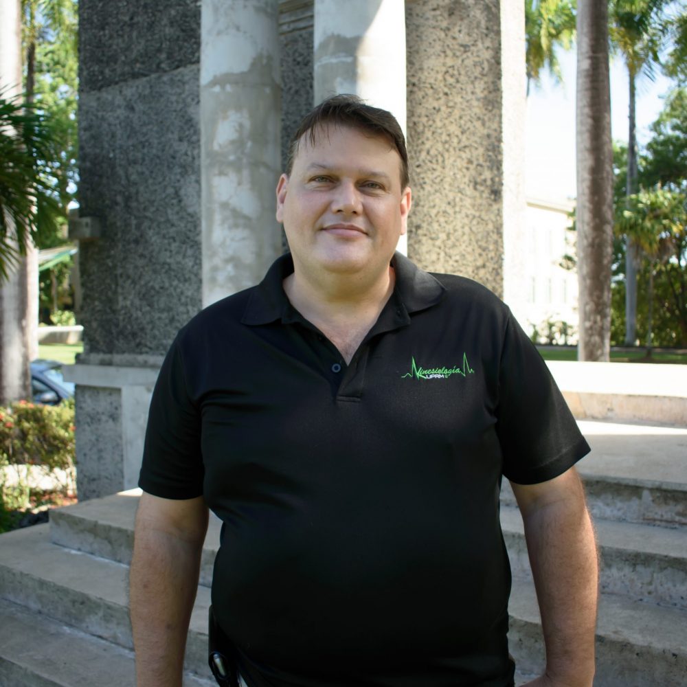 Oficial Adm. Juan Riera Cintron