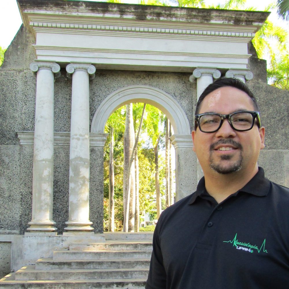 Dr. Martínez