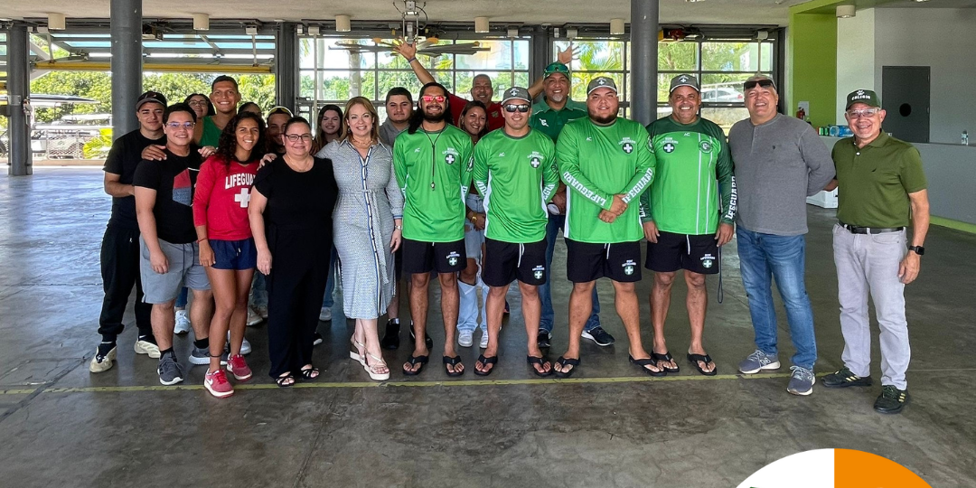 Salvavidas reciben nuevos uniformes. Noviembre 2023.