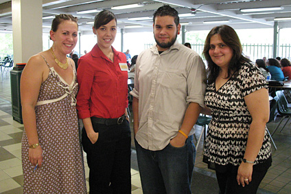 En el orden acostumbrado: la doctora Mary Zefranek, los estudiantea Zaira Raquel Arvelo Alicea y Jo.Alexis Robles Lugo, y la doctora Betsy Morales.