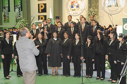 El coro Corium Canticus regaló varias piezas musicales durante la ceremonia de la mañana.