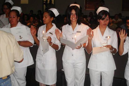Al juramentar los enfermeros se comprometieron a respetar los valores de la profesión.