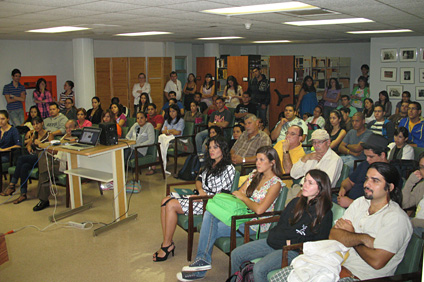 La Sala Álvarez Nazario se inundó de aficionados del bolero, estudiantes y profesores del RUM.