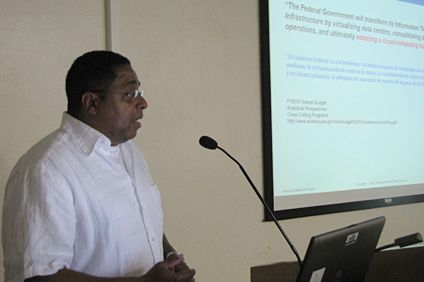 Melvin Greer, ingeniero en el área de investigación en el área de Cloud Computing del LM, ofreció una charla sobre el tema.