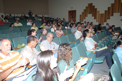 El evento reunió a ambientalistas, académicos, funcionarios de gobierno, estudiantes y personas de la comunidad.