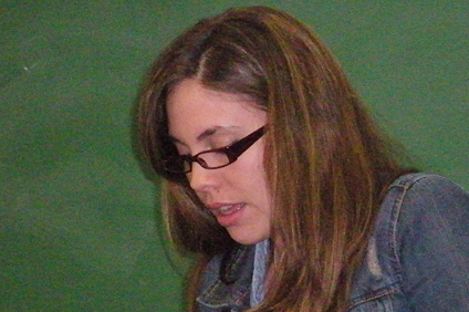 Beatriz Llenín Figueroa también colaboró en la publicación.