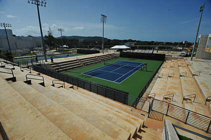 Los colegiales también estuvieron a cargo de la construcción de las modernas canchas de tenis.