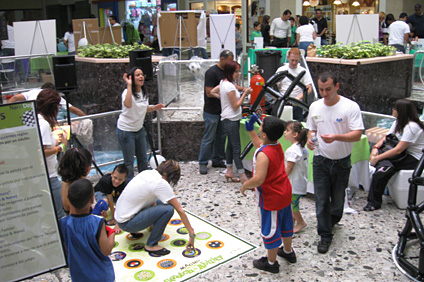 Sobre dos mil personas participaron en la actividad DíasNano que se llevó a cabo en el Mayagüez Mall.