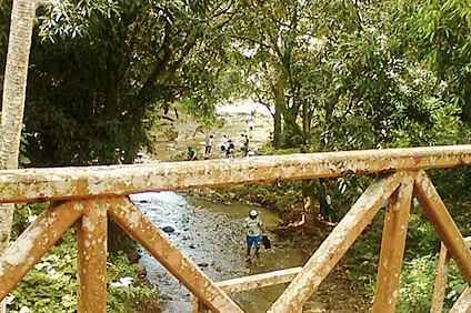 El lugar conocido como El Salto estaba en estado de deterioro antes de que los colegiales realizaran su labor ambiental.