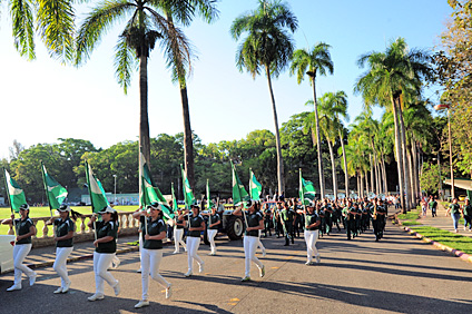 El Festival Colegio Somos Todos comenzó con un desfile que inició en la Antigua Pista Atlética del RUM.