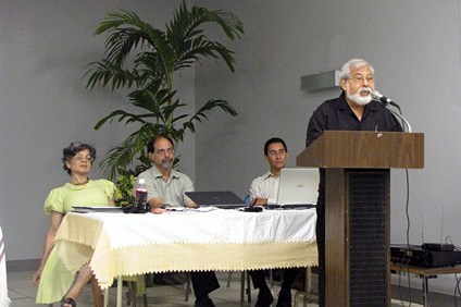 En el foro de autonomía también participó el doctor Wilfredo Ruiz Oliveras,  catedrático jubilado del Recinto.