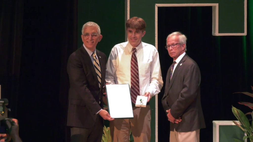 Jeffrey Herlihy-Mera recibe Chancellor's Distinguished Research Award