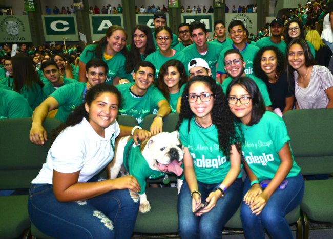 No podía faltar Tarzán, la mascota del Colegio. Foto Carlos Díaz/Prensa RUM Prepas RUM
