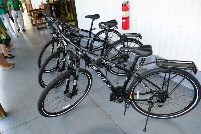 El Departamento de Tránsito y Vigilancia del RUM recibió tres nuevas bicicletas como parte de los vehículos que utiliza la Guardia Universitaria para desplazarse en el campus. (Foto Carlos Díaz) Unidad ciclista