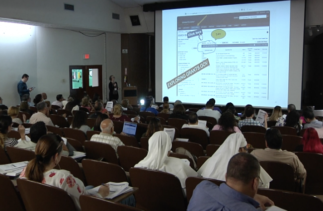 El Centro de Negocios y Desarrollo Económico (CNDE), adscrito al Colegio de Administración de Empresas (ADEM) es el líder de la propuesta que busca impactar unas 300 dependencias gubernamentales y comunitarias en un periodo de dos años. Suministrada Hurricane Relief Program