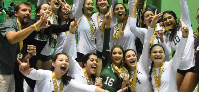 El equipo de voleibol femenino del Recinto Universitario de Mayagüez (RUM) se alzó anoche con su tercer campeonato consecutivo en el Festival Deportivo de la Liga Atlética Interuniversitaria. Foto suministrada LAI