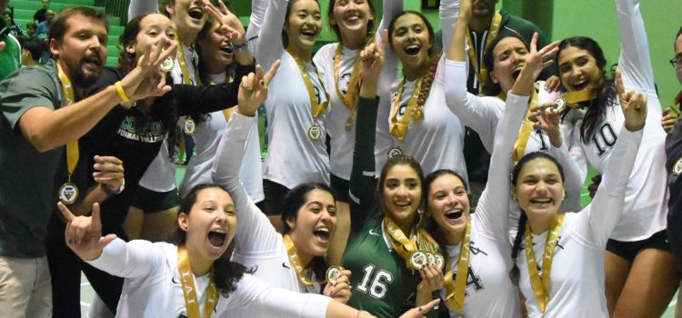 El equipo de voleibol femenino del Recinto Universitario de Mayagüez (RUM) se alzó anoche con su tercer campeonato consecutivo en el Festival Deportivo de la Liga Atlética Interuniversitaria. Foto suministrada LAI