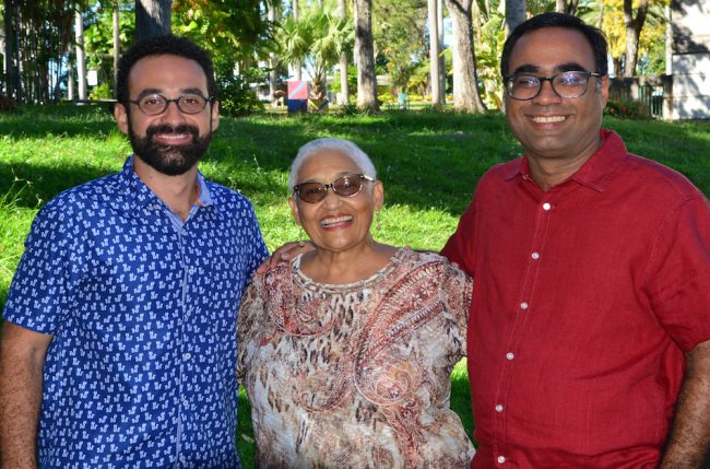 Gustavo García López, Carmen Milagros Concepción y Alejandro Torres Abreu presentaron en el RUM su libro Ambiente y Democracia Experiencias de gestión comunitaria ambiental en Puerto Rico. (Foto por Carlos Díaz)