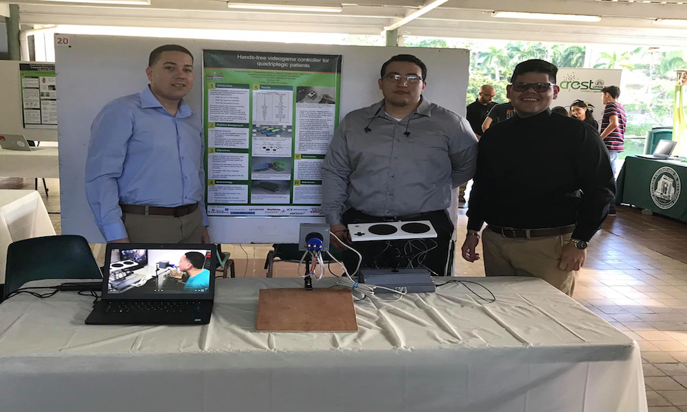 Eduardo Rodríguez Vega, Daniel González Vélez y Oigimer Torres Velázquez, los tres de INEL, ganaron el primer lugar con su proyecto, en el que diseñaron un control de videojuegos para personas cuadripléjicas. (Suministrada)