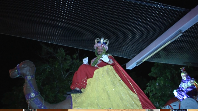 También llegaron unos pintorezcos Reyes de Oriente. Foto captura/Prensa RUM Navidad