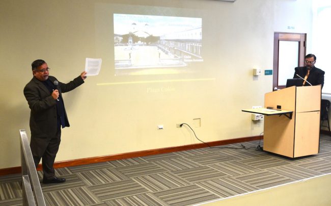El evento arrancó con la participación del doctor Jerry Torres, quien habló sobre los estragos del terremoto de 1918 en la arquitectura de Mayagüez. Foto Carlos Díaz/Prensa RUM Simposio de Investigación