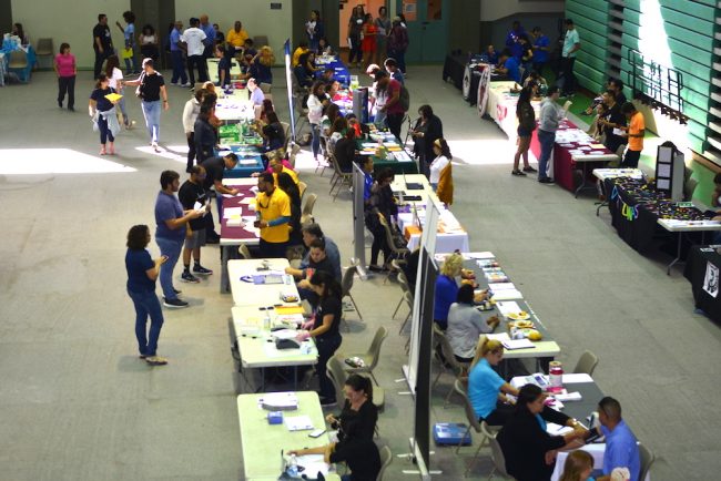 La Asociación de Estudiantes de Salud Integral, conocido como AESI,  del Recinto Universitario de Mayagüez llevó a cabo su primera feria de salud integral, que permitió a estudiantes y empleados a tener acceso a diferentes pruebas de cernimiento de forma gratuita. Foto Carlos Díaz/Prensa RUM Feria de salud