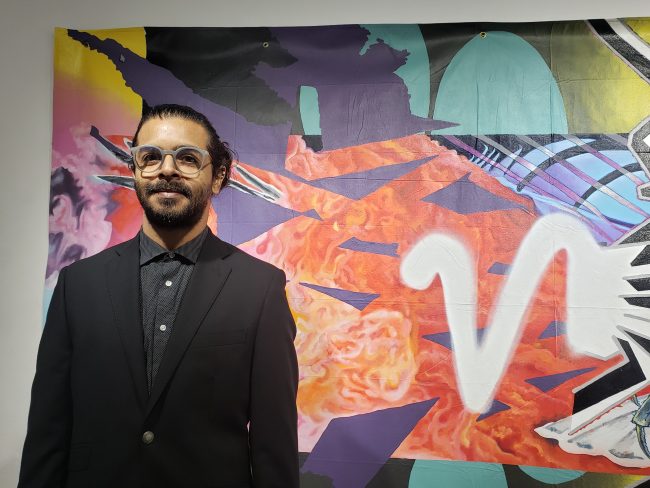 Universos expandidos es el título de la más reciente exposición que alberga la Galería de Arte de Humanidades, del Recinto Universitario de Mayagüez (RUM), del artista Joel Romero Martínez, conocido como Pseudo Mero. Foto Prensa RUM Pseudo Mero