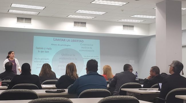 María Cristina Pacheco Alcalá, directora del Proyecto Construyendo Equidad entre género de la Universidad de Puerto Rico (UPR), en Carolina y manejadora del Proyecto Casa Esperanza habló sobre los alcances de la violencia de género. Foto Prensa RUM Violencia de género