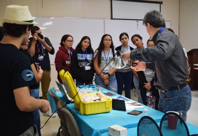 El evento fue organizado por organizado por la Asociación Estudiantil Material Advantage (MaAd UPRM), adscrita al Departamento de Ciencias e Ingeniería de Materiales. Suministrada Zirconia