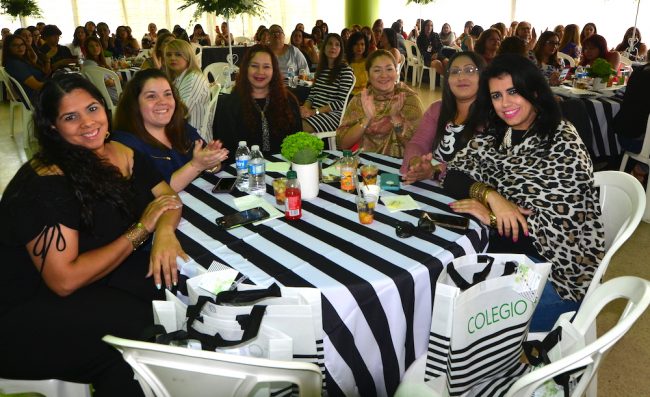 La confraternización se llevó a cabo en el Salón Comedor de la Cafetería. Foto Carlos Díaz/Prensa RUM Semana del personal administrativo