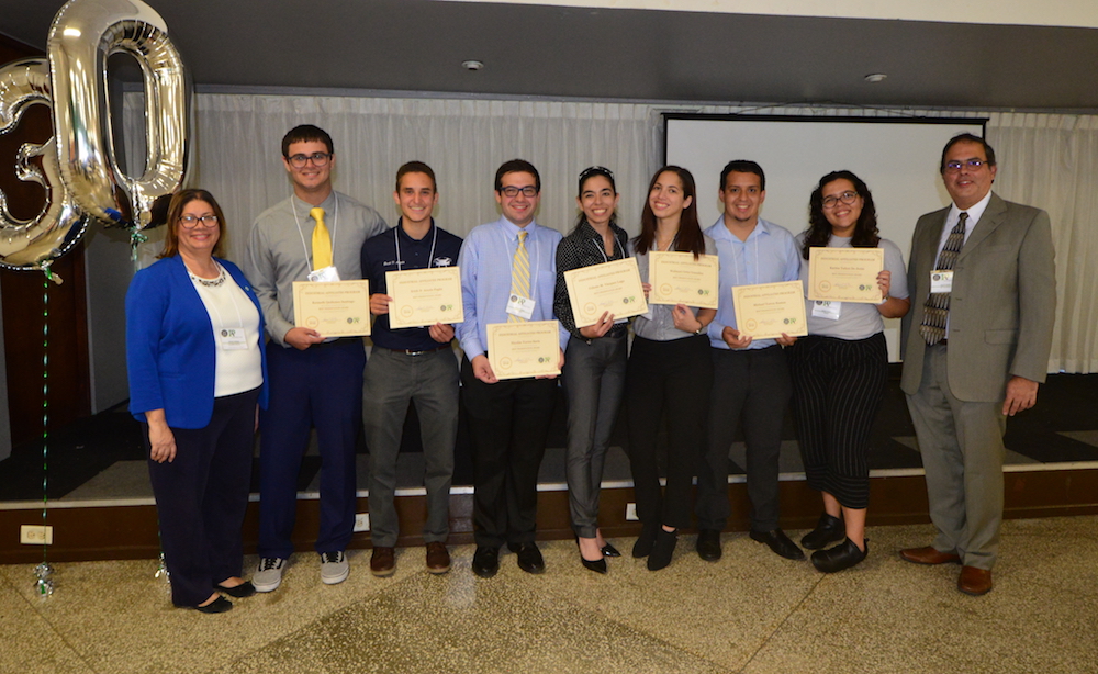 El capítulo estudiantil  del Instituto de Ingenieros Electricistas y Electrónicos (IEEE), del RUM, logró la condecoración de capítulo sobresaliente que otorga la Sociedad de Honor Eta Kappa Nu. (Foto Carlos Díaz/Prensa RUM) IEEE-HKN