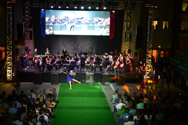 La Sinfonía Colegial deleitó a los presentes con repertorio variado. En algunas piezas, estuvieron acompañados del UPRM Dance Team. Foto Carlos Díaz/Prensa RUM Sinfonía Colegial