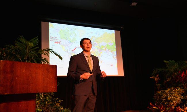 La sesión plenaria contó como conferenciante principal con el doctor Thomas F. Jaramillo, catedrático de la Universidad de Stanford. (Foto por Carlos Díaz/Prensa RUM)