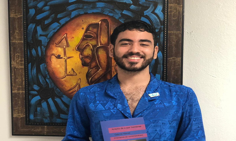Joshua Mercado presentó su segundo poemario El Areyto de a por hombres. (Suministrada)