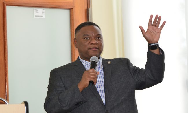 Rod Chappell, especialista en educación de <em>NASA Langley Research Center</em>, visitó el RUM.