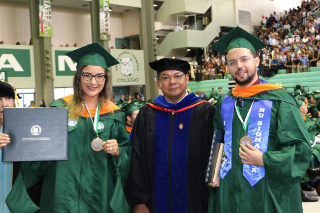 Neshma N. López y Radamés Irizarry optaron por completar una maestría en ingeniería bajo el plan de solo clases.