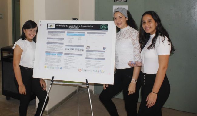 En el evento participaron unos 100 estudiantes de nueve escuelas. Suministrada Competencia de cristalización