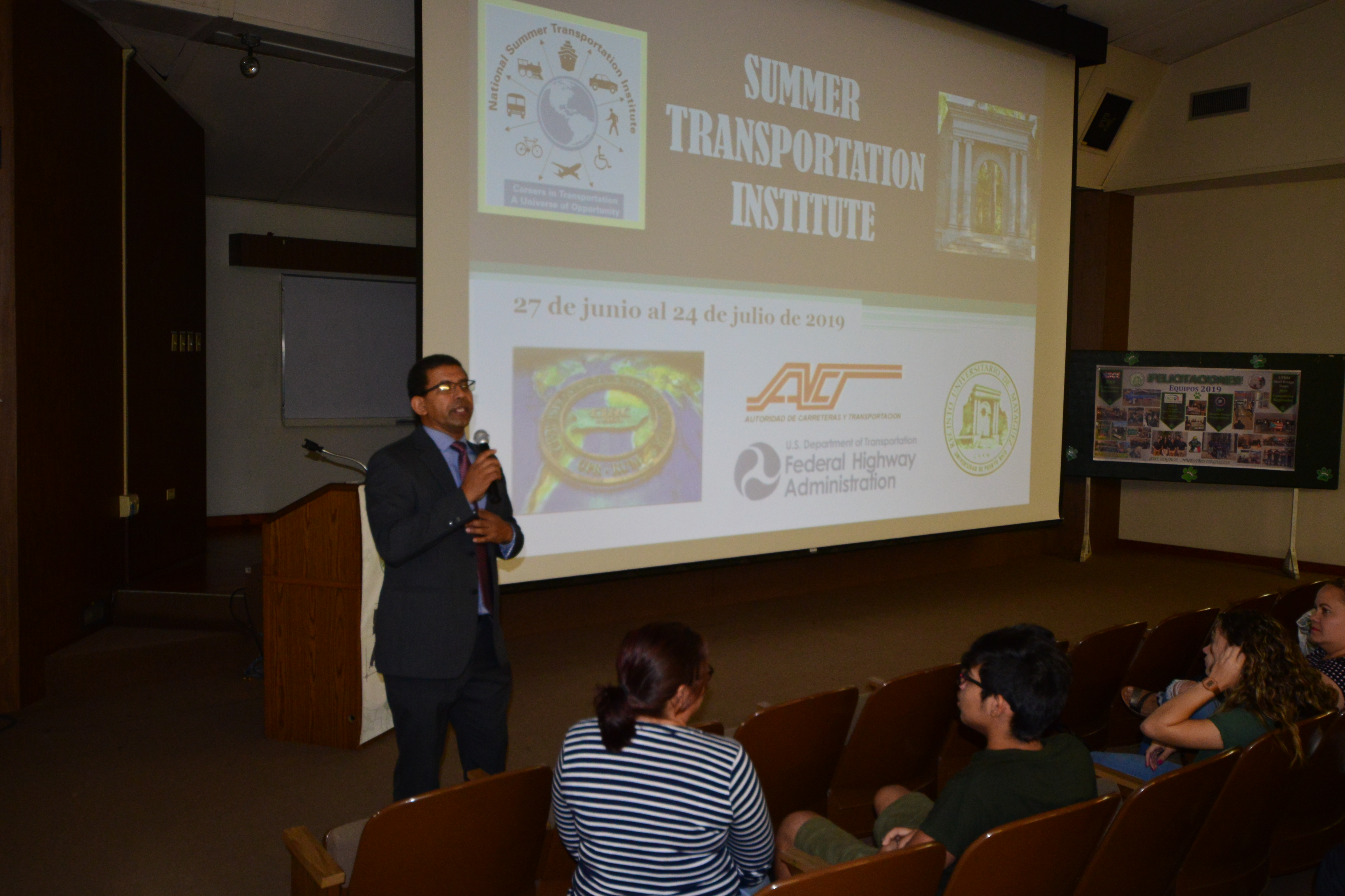 El Campamento de Verano de Transportación da a conocer las oportunidades de empleo que existen en esa industria.