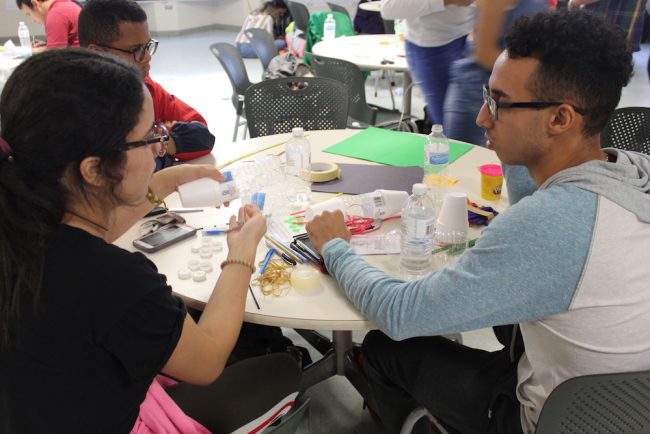 Los estudiantes también crearon prototipos de sus ideas. Foto Andrea C. Lugo Laracuente Weekind Design Challenge