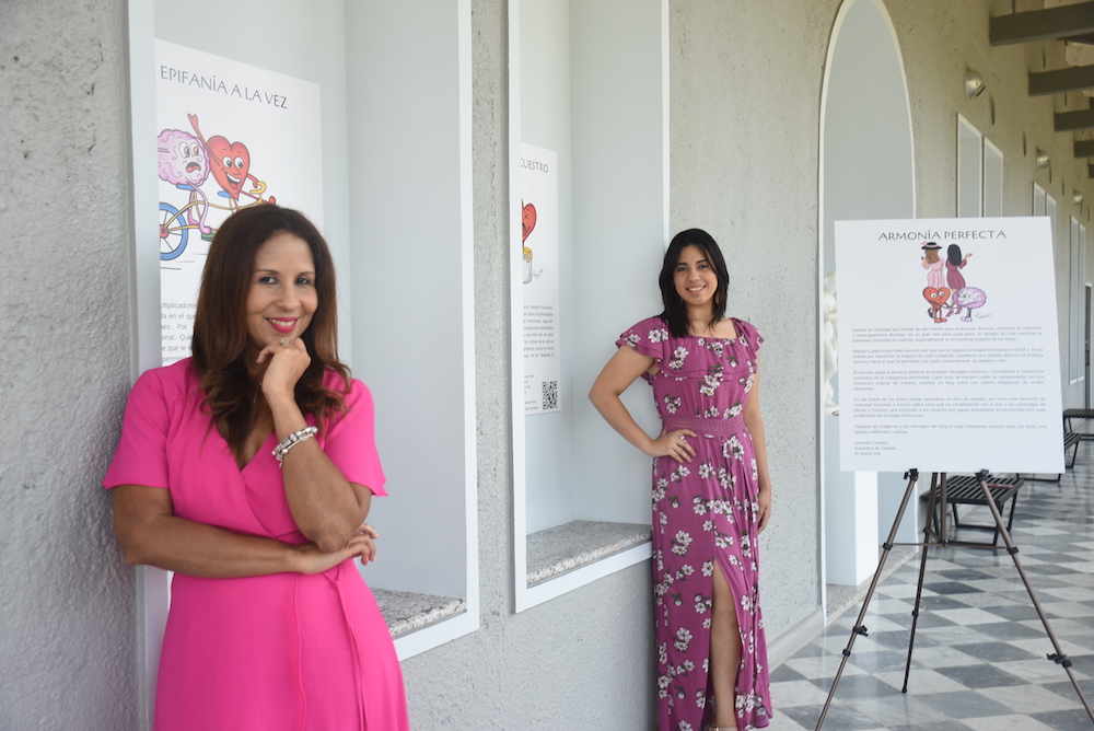 La Dra. Mariam Ludim Rosa (izquierda) y la estudiante Kaliany Serrano Viera presentaron la exposición Ecología Emocional: Palabra y arte. Foto H Matthew Rodríguez/Prensa RUM Ecología emocional