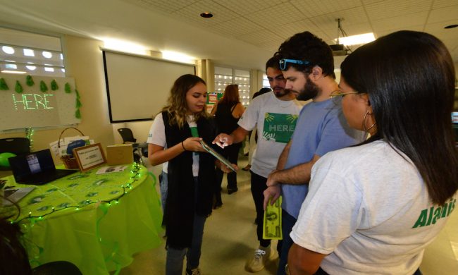 Ariadna Quiles Sánchez habló en representación de su conjunto sobre la aplicación Here, para facilitar la toma de asistencia a clases. (Foto por Carlos Díaz/Prensa RUM)
