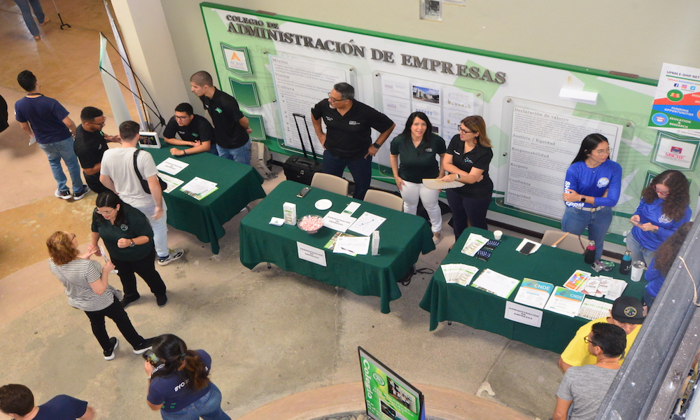 El Recinto Universitario de Mayagüez (RUM) de la Universidad de Puerto Rico (UPR) celebró su Feria de Servicios y Admisiones con la participación de un centenar de estudiantes, sus familiares y egresados colegiales.