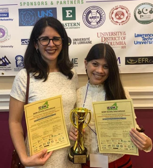 Desde la izquierda, Verónica Díaz Pacheco y Valerie Y. Odeh Couvertier. Suministrada Premiación