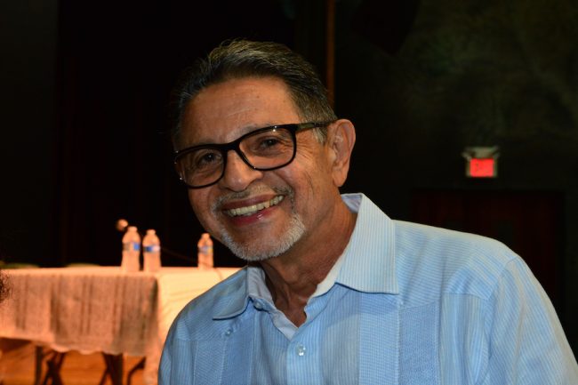 El artista Silverio Pérez, en la segunda parte de la entrevista, cuenta sobre diversos temas sobre su vida. (Foto Carlos Díaz/Prensa RUM)