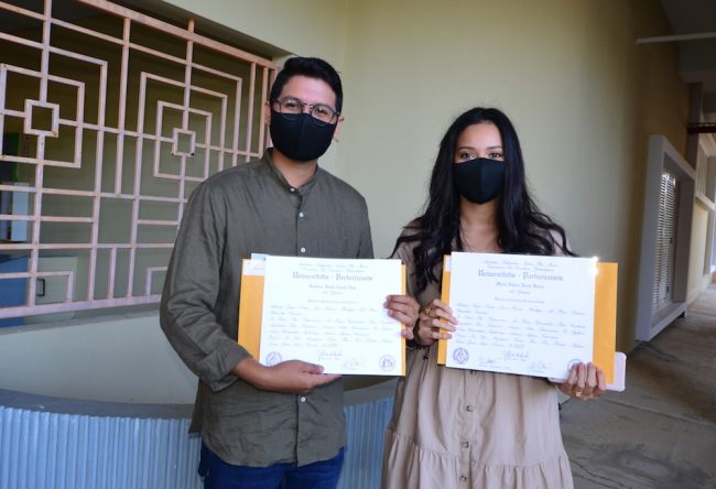 La entrega se hizo de acuerdo a los protocolos de seguridad vigentes. Foto Carlos Díaz/Prensa RUM Diploma