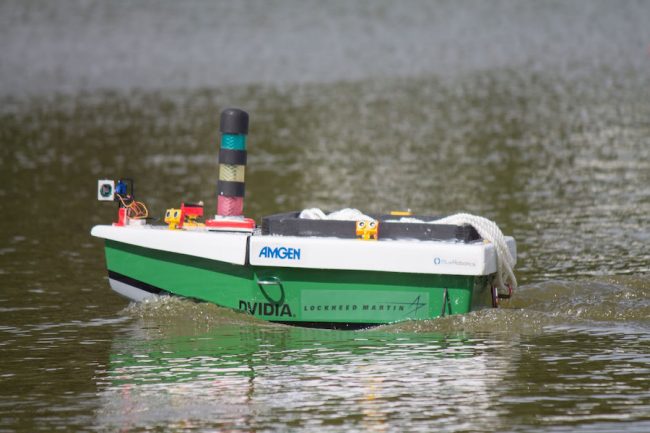 El equipo de estudiantes del UPRM RoboBoat Team construyó el RUM-BA, una novedosa embarcación que participó en el International RoboBoat Competition, realizado de manera virtual. (Suministrada)