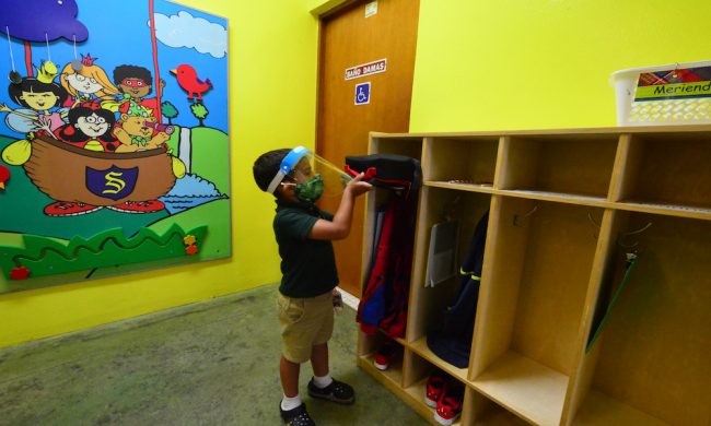 Abisahi A. Vega es uno de los estudiantes del Centro Preescolar del RUM, que sigue al pie de la letra su protocolo de salud y seguridad. (Foto por Carlos Díaz/Prensa RUM)