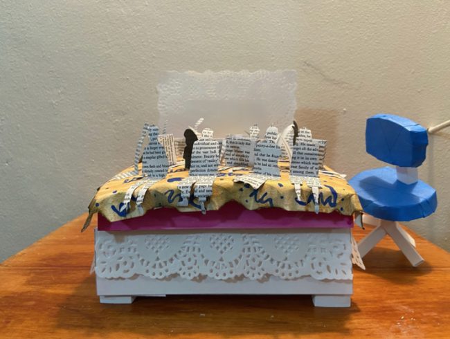 Obra en papel titulada “No hay cama pa’ tanta gente”, creada por Gabriela Lugo Dávila. (Suministrada)