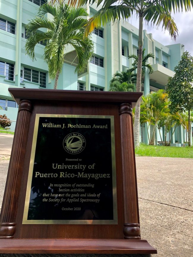 El capítulo estudiantil de la Sociedad para la Espectroscopía Aplicada (SAS), del Recinto Universitario de Mayagüez (RUM) de la Universidad de Puerto Rico (UPR), recibió el premio William J. Poehlman 2020, durante la conferencia anual SciX, que se llevó a cabo recientemente de forma virtual. Suministrado SAS