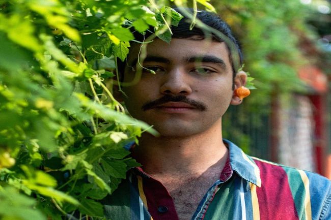 Gabriel Meroli, estudiante graduado de Estudios Hispánicos, creó la Editorial Cundeamor (La Ecu), para facilitar la publicación de nuevas obras creadas por autores locales. (Suministrada)